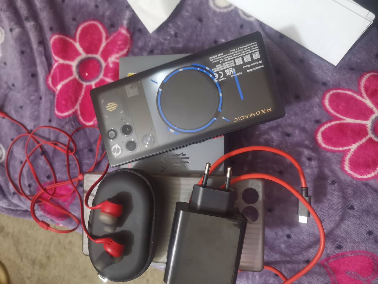 ريد ماجك ١١ برو
مستخدم كلش قليل

نضافته 100٪
ذاكرته512

ملحقاته كامله

كارتونه

شاحنه

كفر

اضافه السماعه مال كيمنك محيطيه

سعرها ٥٠ الف وي الجهاز 

بعد بالضمان بعدل ١٠ أشهر

سعره مليون وميه الف

1.100

 ه ***********
