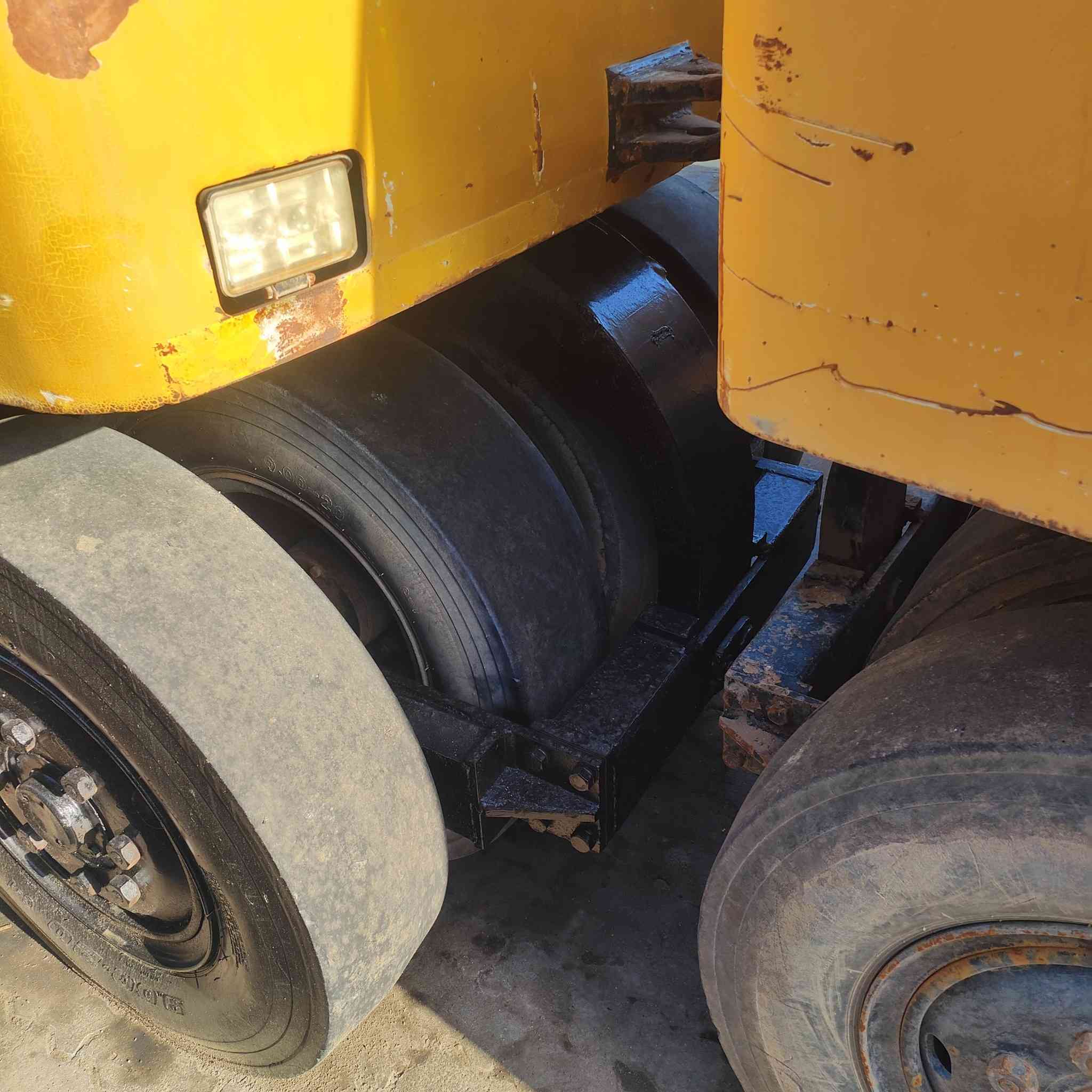 سلام عليكم 
حادله مطاطيه ٩ تاير بدون اوراق (ادوات) 
محرك بي... بيه تبخير 
حادله جديده مثل ماموضح بالصور 
مكاتي البصرة /***********
