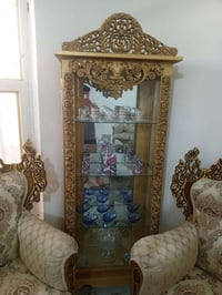١٠ مقاعد • ٣ طبلات • ٢ فاترينة
