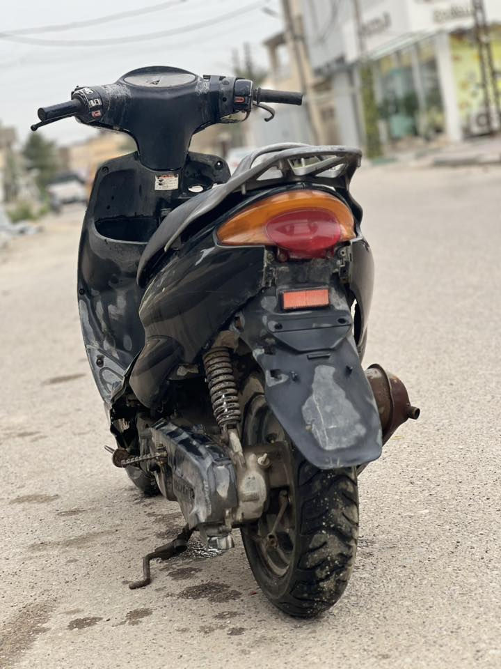 سلام عليكم 
دراجة دولفين 
تحتاج تجفيت المحرك 
السعر 90 الف
الهاتف أو واتساب/ ***********
