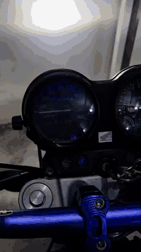 السلام عليكم اخوان دراجه سيبي  400للبيع دراجه احله من الصوره مكينه مامفتوحه اوراق كامله موديل 2007السعر 16اوبيهه مجال عنوان المقداديه رقم الهاتف ***********رحمه الوالديكم بس الشراي ايدك
