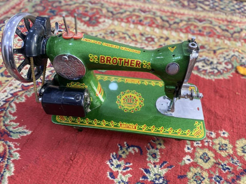 سلام عليكم  للبيع مكينه خياطه  لاستفسار نتصل عله رقم ***********
