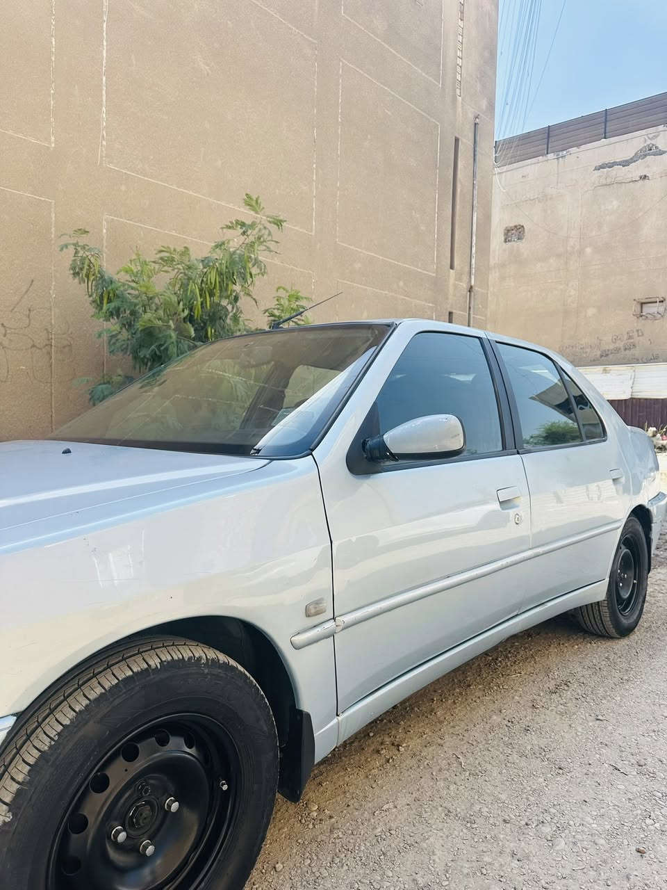 سلام عليكم بيجو فرنسي 2002 للبيع او مراوس سعرها46 وبيها مجال بسيط 
مكينه كير تبريد طخم تاير كله جديد منظومه تبريد جديده صدر خلفي امامي جديد كهربائيات كلها شغاله سياره بلاديه لاضربه والا صبغ سياره جاهزه رقم انگليزي بأسمي دوشمه ارضيه وابواب جديد السعر46 وبيها مجال للشراي مكاني بغداد للاتصال ***********
