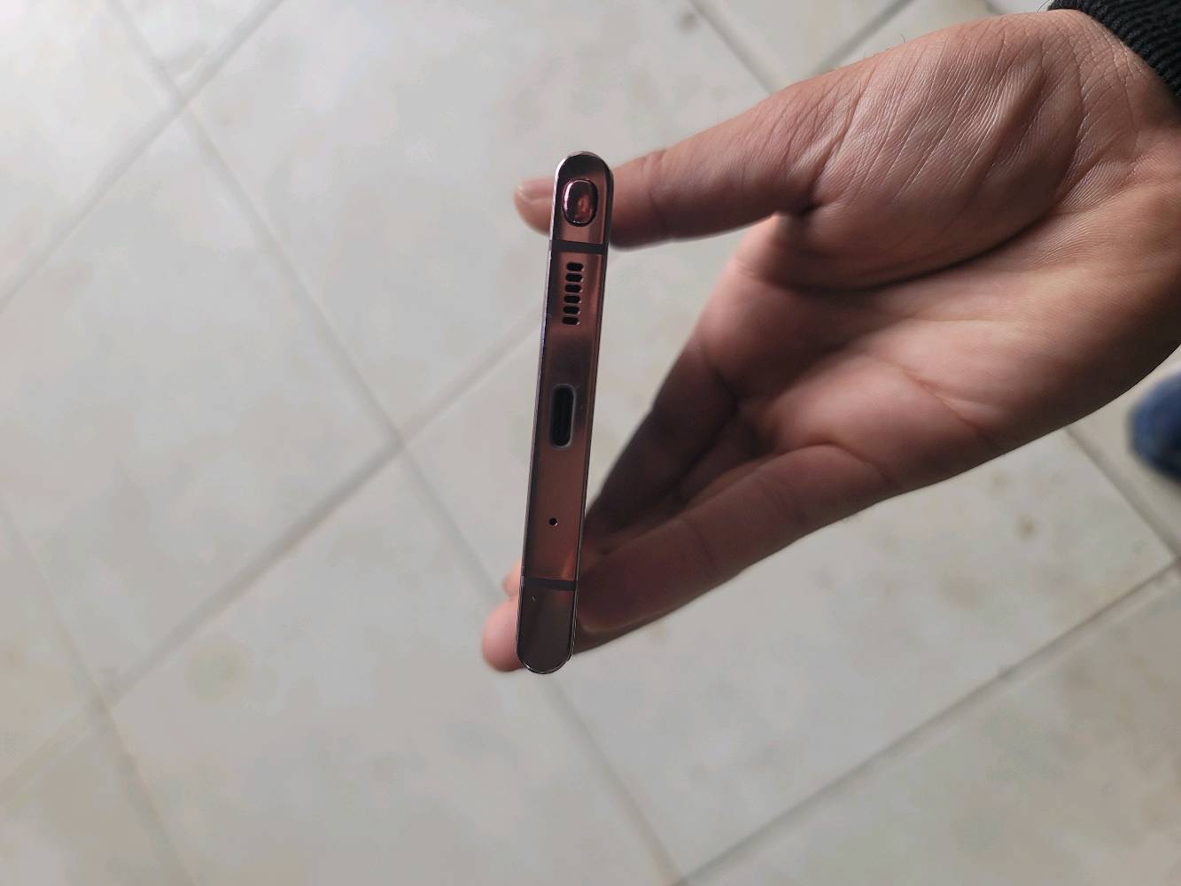  السلام عليكم 
نوت 20الترا 
ذاكرة 256
نسخة الشرق الاوسط 
دبل خط 
الجهاز خارق  
فقط بي طخة بل جامة مال الكامرات مامثرة ولجهاز كلش نضيف 
 موضح بل صور نضافة الجهاز 
بدون ملحقات فقط جهاز 
السعر370 الف
مكاني بغداد الكاظمية 
***********
توصيل ماعندي 
متواجد خاص 