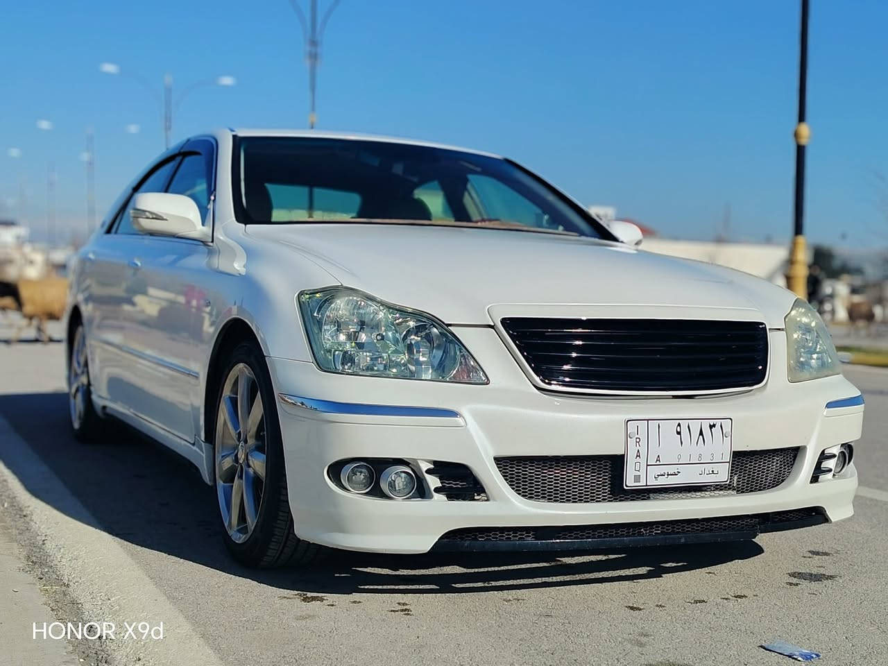 شاهينه رويال ئه وه ي مواسه فات بليي له ماهه يه
ساق 
ناوزه ر 
سلايد 
جلدو هيته ر 
٣ په رده 
چوار كوشن كاره با 
١٨٢ بيي دووكه ل قه تره دوو كه لي نييه 
ده بل رادار 
راداري جام 
راداري ده عامي 
حاسه و كاميره 
چوار كوشن هيته ر 
ئاوينه ئيشاره ت 
ويلي دينگه خراوه ته سه ري 
روني گيرو مه كينه و ئه كسلي گوراوه 
ئه وه ي توو بته وي له م سه ياره هه يه 
سه ياره كه هي مالانه مه عره ز نييه 
قه تره بوياخي نييه هي هيچ ولاتيك  
ماله كه وه سفي ناويت وه ره سه ري چركه و پينج گلاببره 
مه سره فيكو پينج گلاببره 
سعري ٩٧ توزيك مه جالي تييا يه 
ئه وه ش ژماره ي خاوه نييه تي 
***********
***********
ئه دميني گول وه ري گره
