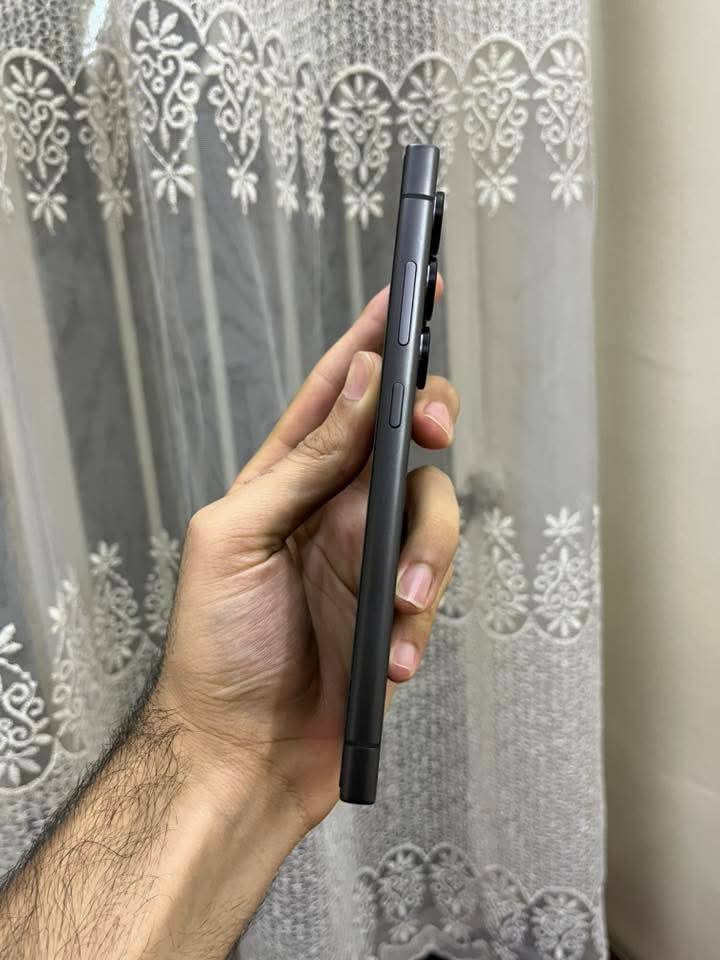 اس 22 الترا.
256 تك سيم 
رام 12 
مبدل شاشه اصلي وكاله 
500 قفله 
يرهم مرواس ايفون 13 و 14 مكاني كياره ***********
