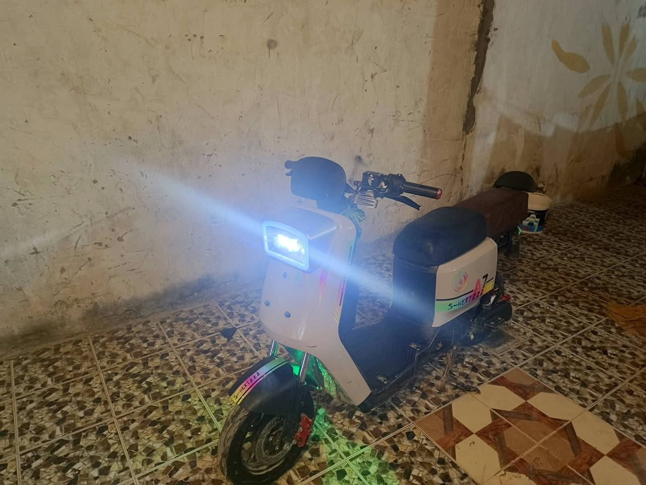 السلام عليكم يوجد دراجة A7 نضيفة وكلشي بيها شغال السرعة 100
السعر 250 و بيها مجال


**إذا كنت صاحب هذا الإعلان وتريد حذفه لأي سبب، رجاءا أرسل رسالة إلى الدعم الفني**