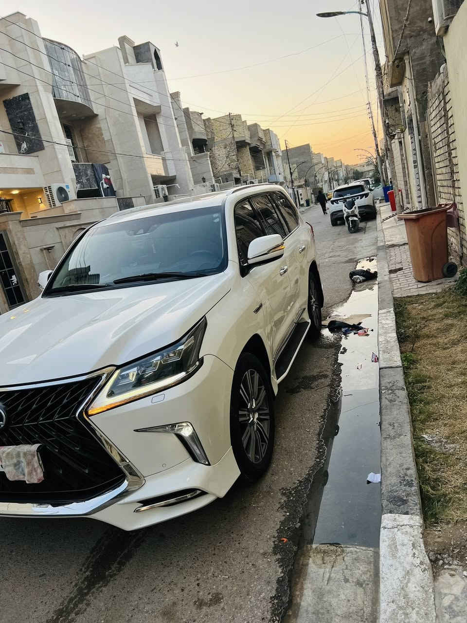 سلام عليكم لكزز للبيع موديل 2016
بريم مكفوله كفاله عامه من كلشي 

سياره جديده ماشيه 105 رقم سليمانيه بسمي 

فول مواصفات للخير شتريد مواصفات بيها مزوعه مضلل بسنويه رسمي  السعر 565

مكاني بغداد 

***********
