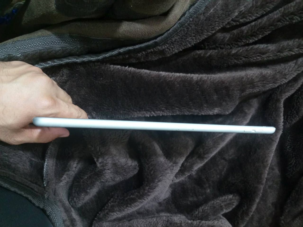 ايباد 9
ذاكره 64
مكفول من كلشي اضافه 99/ 100
مكان كربلاء سيطره الابراهيميه 
تفحص له تأخذه 
بدون شاحنه 
كارتونه وياه 
السعر 300 الاتصال على الرقم ***********
الخاص مفتوح
