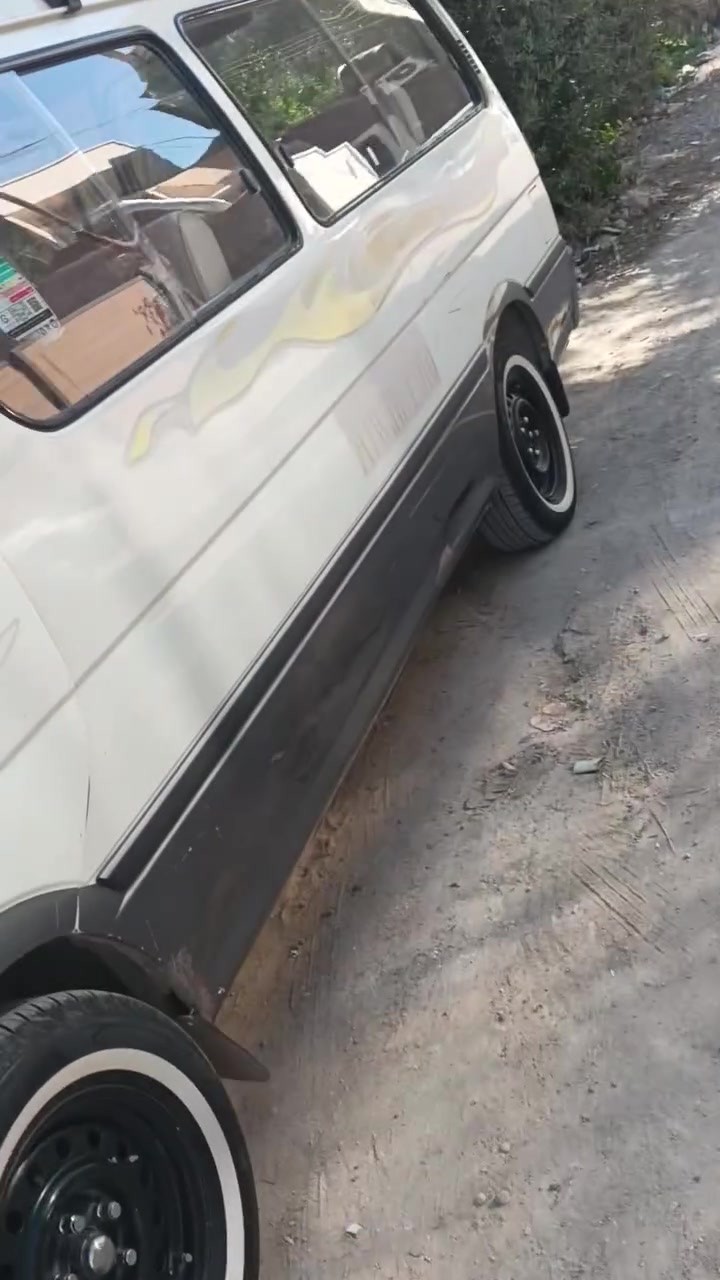 السلام عليكم فاتو الوان ١٣ تحويل مباشر كامله بيها يم الواقيات شويه يرادلها ترتيب مكينه كير اكسنت بحاله جيده تبريد شغال السعر ٦٨ بغداد البياع الدوانم ***********
