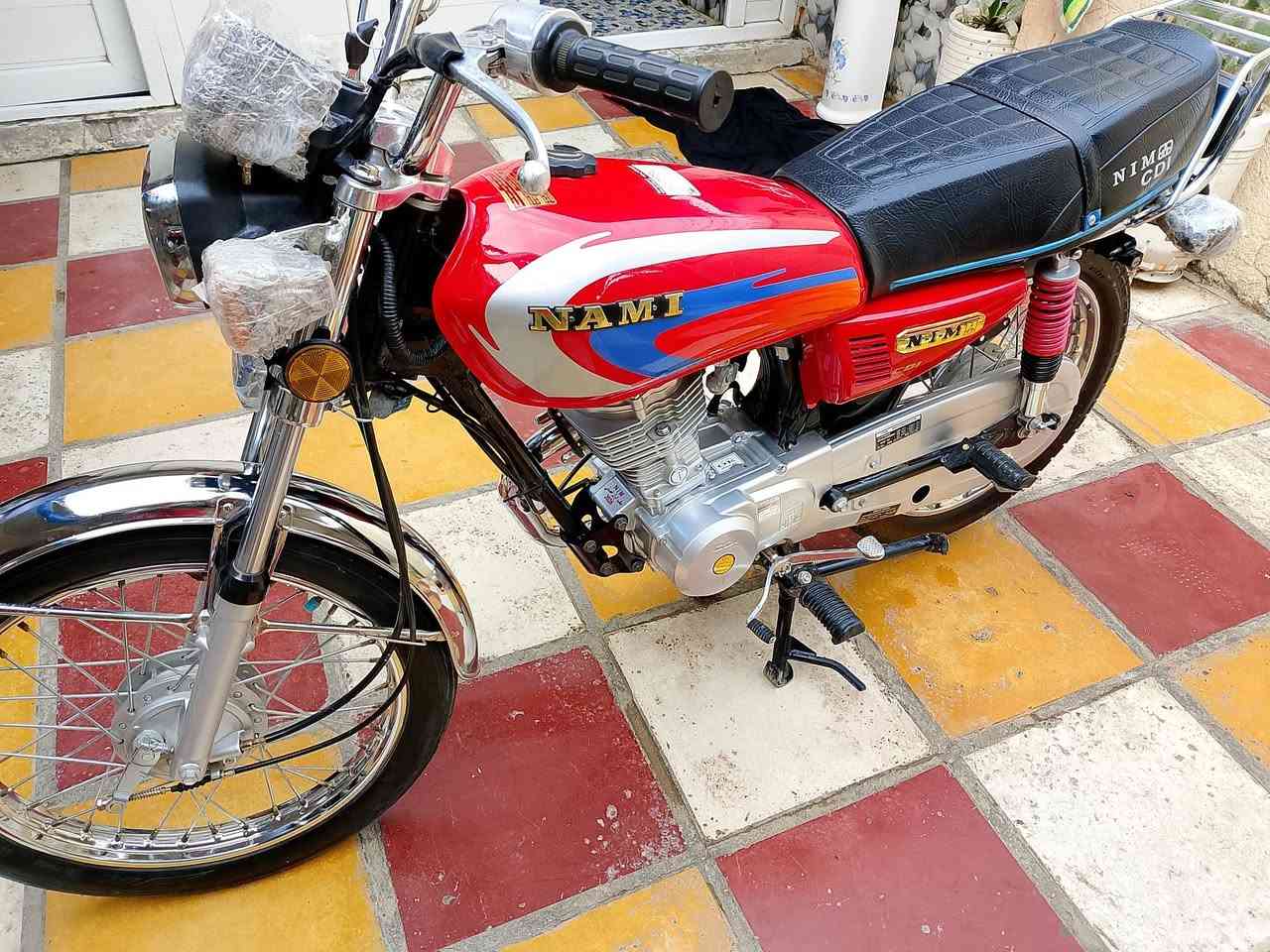 السلام عليكم نامه موديل 26صارله شهر ونص طالعه من الوكيل دراجه مكفوله كفاله عامه مكان حله شارع 80السعر650وبيه مجال والاتصال عله هذه الرقم ***********
