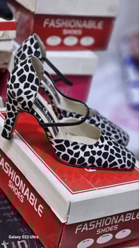 حذاء عرايسي • ٣٥٠ زوج • تركيا