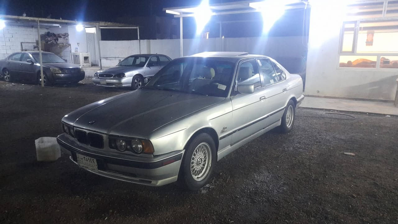 السلام عليكم بي ام ٥٠٠محرك مسكروارد ياباني موديل ٩٣ بجم عريض ٩٥ سيارة جديدة تبريد شغال بس الصدر موزين السعر ٥٥ وبيهة مجال مكاني الانبار***********
