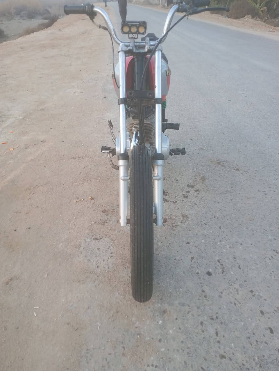 سلام عليكم دراجه نامه البيع زيرو تعمير كله جديد شوفت عينك دراجه احلا من الصوره 2026 صارله 17 يوم من عمرته دراجه كلك 
السعر 400 وبيه مجال 
المكان كربلاء طوريج 
رقم الهاتف ***********
