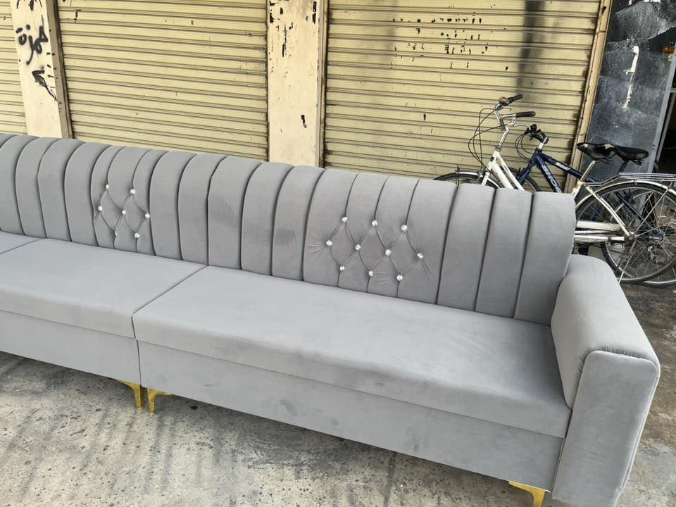 ديوان ٧امتار جديد غير مسخدم البيع
سعر ٣٣٠ وبي مجال الشراي

***********
