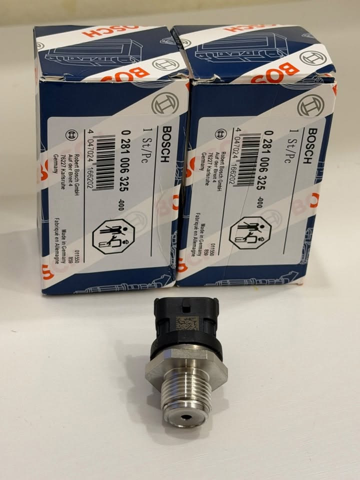 حساس ضغط وقود المسطرة (Fuel Rail Pressure Sensor) أصلي 100% من شركة BOSCH الألمانية يركب الحساس على شاحنات إيفيكو التي تعمل بمكائن Tector و NEF بنظام الكومن ريل (Common Rail)، وتحديداً الطرازات التالية:
 شاحنات إيفيكو يوروكارجو (Iveco EuroCargo) بمختلف الموديلات.
 شاحنات إيفيكو تيكتور (Iveco Tector) (سواء المكائن 4 سلندر أو 6 سلندر).
 رموز المحركات المتوافقة: (F4AE0481 / F4AE3481 / F4AE3681). السعر 30 الف  للقطعه***********
