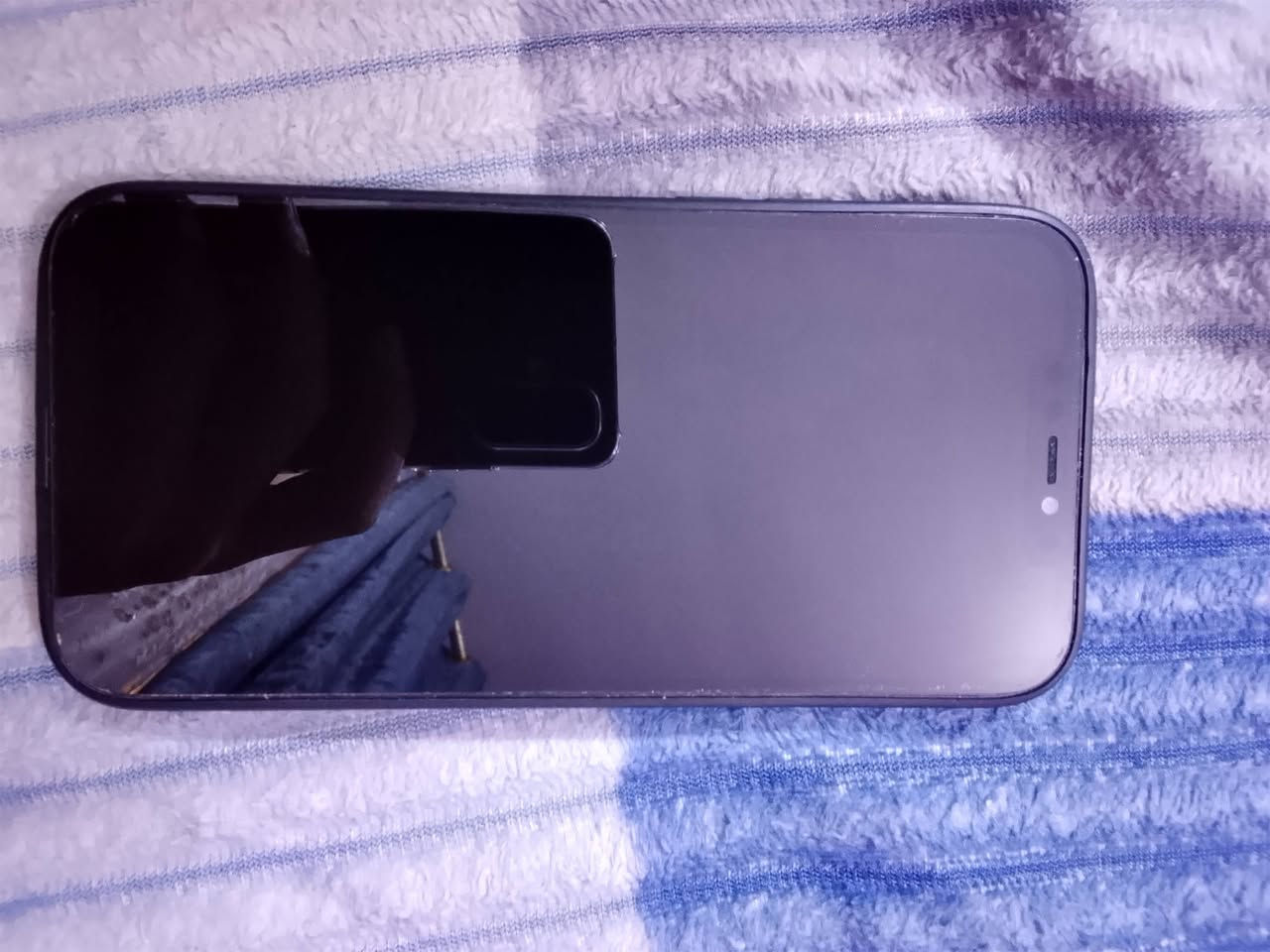 السلام عليكم ايفون 12بروماكس مبدل شاشه وبطاريه والضهر امفطر ذاكره ١٢٨
بطاريه 100 السعر ٢٢٥ الاتصال ***********
