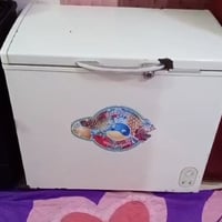 مجمده للبيع السعر 90 شاشه ام النت حجم 32  ب 90  07832926468