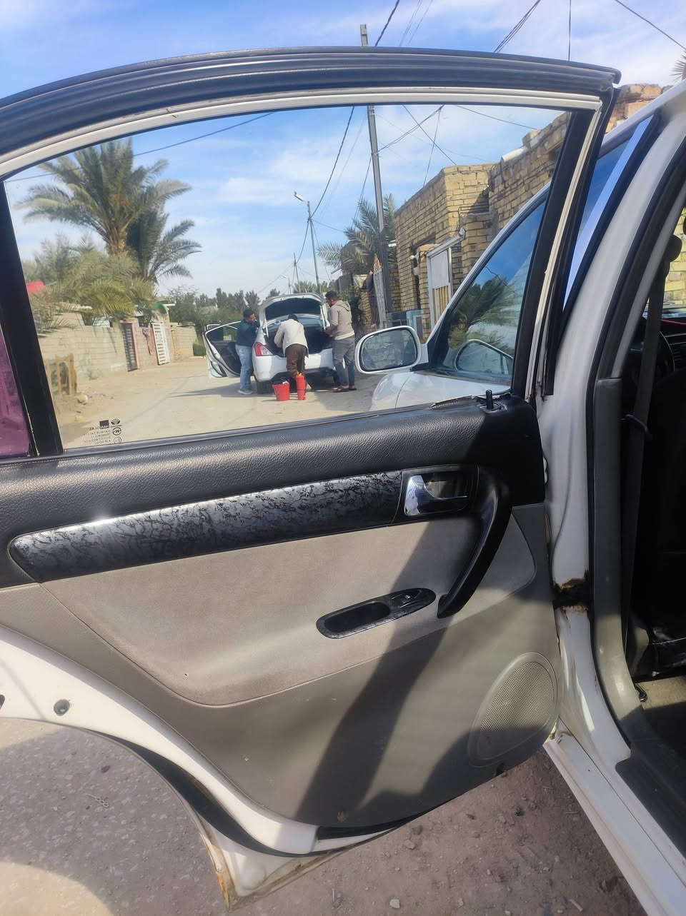 السلام عليكم 
شوفرليت ابيكا كوري موديل ٢٠٠٦ رقم بغداد انكليزي بأسمي جاهزه من كلشي
 مكفولة من الضربة 
تدفئة وتبريد 
گير ومحرك شرط
 كهربائيات كلها شغالة 
سنوية لغاية ٢٠٣٠ 
بيع او مراوس بخصوصي حسب القناعة للتواصل ***********
غير متواجد على النت السعر المطلوب ٥٥ ورقة قابل للتفاوض
