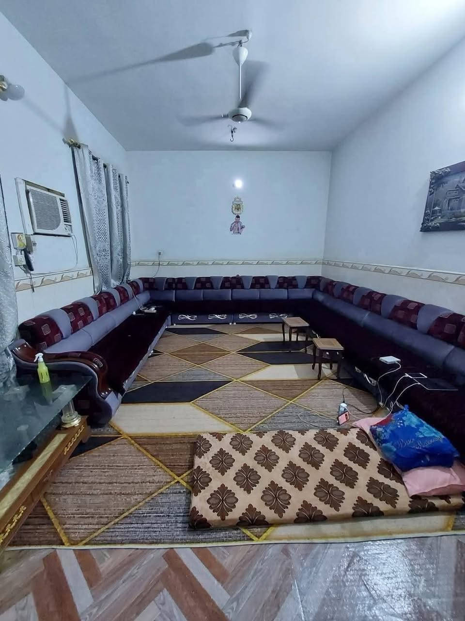 بيت 246 متر في حي ميسان 
قطاع 15 على ساحه 
شارع 12 
غرفتين و صاله و مطبخ و استقبال و منورين 
حمام داخل و خارج 
السطح ايزو كام 
ساحة بيت كبيره و حديقه كبيره 
للبيع ب260 مليون قفل بيع مال مستعجل 
سعر العرصه مالته جي تنباع ب270 السعر مو سعره 
منطقه راقيه و جيران هادئين و راقين ماكو منهم 
للتواصل
***********
متواجد واتس و إتصال
