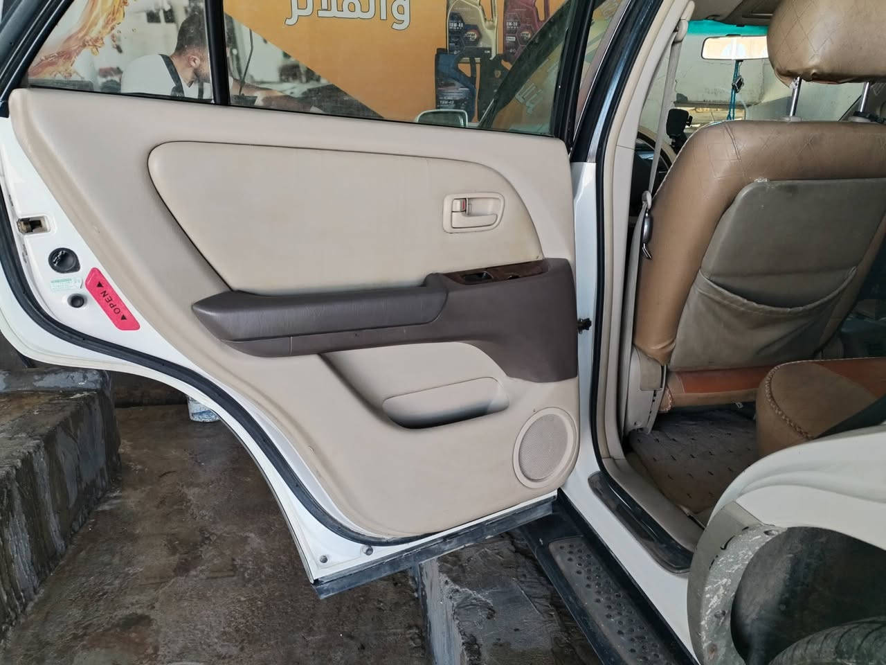 سلام عليكم تويوتا هارير موديل 2000 مكينه 6 سلندر افلون بلاد مكينه جديده حاويه شاده كير جديد حداديه 80 بلميه بدي مكفول كفاله عامه ضربه وصبغ شرط اضفر زنجار مابيه مري شفط 5 راكب دواخل جديده تحويل مباشر تبريد قطعتين.... سعره 75 الاستفسار اكثر اتصل  ***********
