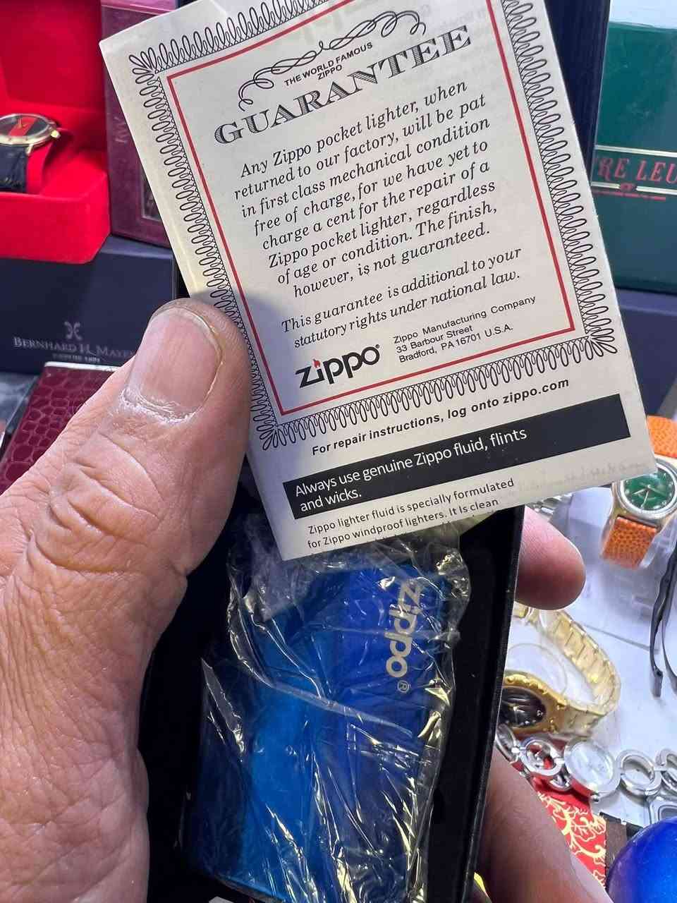 السلام عليكم ورحمة الله وبركاته
قداحه زيبو فنتج غير مستخدمه

اخذتها قبل فتره من احد المزادات

اعلى سعر ابيع وسعرها جدا مناسب


**إذا كنت صاحب هذا الإعلان وتريد حذفه لأي سبب، رجاءا أرسل رسالة إلى الدعم الفني**