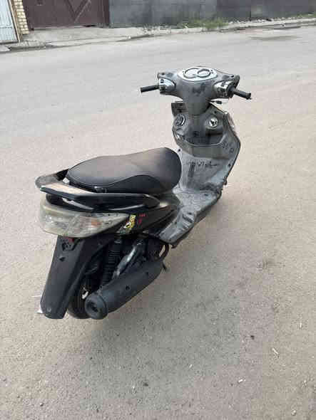 السلام عليكم للبيع سكنس فحل دراجة كلهة بلادية كفراتهة مختمة ختم واحد مكينة بيهة شلعة ومعدل اشك الكاع كهربائيات كلهة شغالة لايت زنون علي ناصي حساس الرون شغال اوكيلو متر هم اوراقهة كاملة السعر 600  العنوان بغداد البلديات الرقم ***********
