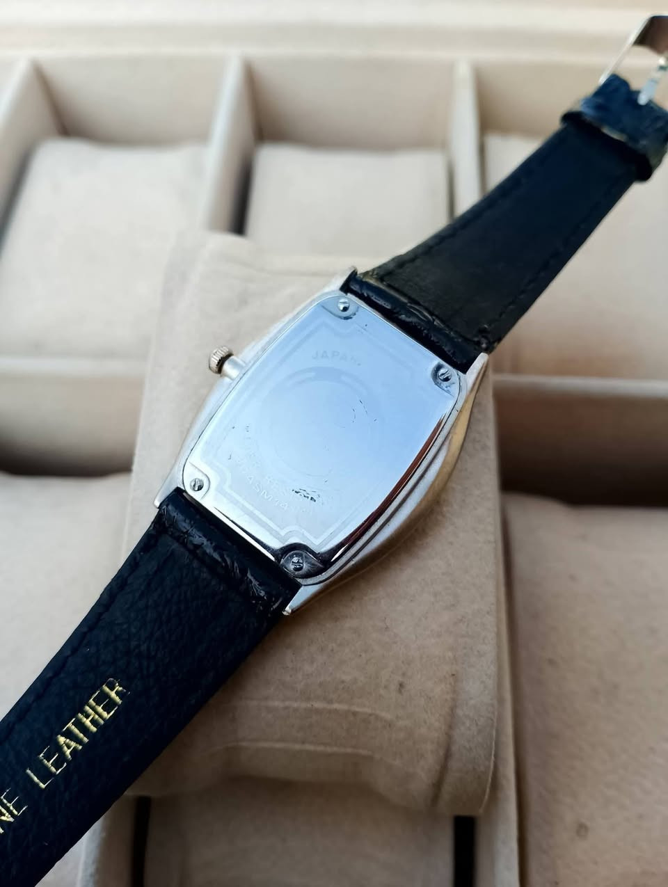 بسم الله الرحمن الرحيم 
تحيه طيبه للجميع ♥️ 
للبيع ساعه فلب بارسيو 
مكينه ياباني اصلي 
سير جلد طبيعي اصلي 
مكينه بطاريه 
السعر 25 الف 💵💵
العنوان بغداد الدورة
يوجد توصيل إلى جميع محافظات العراق وبغداد أيضاً 
للحجز والاستفسار المراسله على الخاص او على الرقم 
ه‍ *********** ☎️ متوفر واتساب
