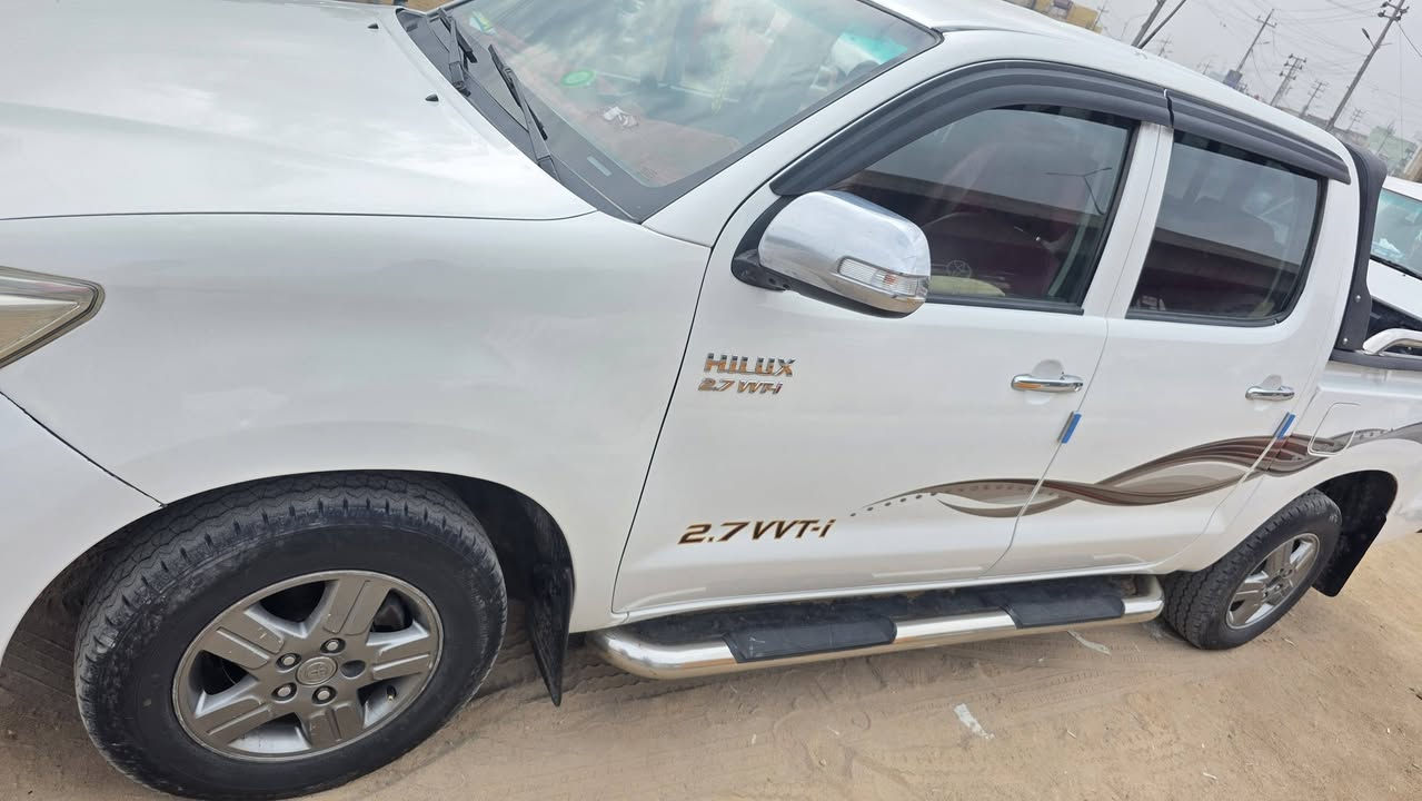 السلام عليكم هاي لوكس للبيع مكفوله مكينه تصرف بسمي رقم مثنى انكليزي مكان السياره بصره 
معروضه 180
رقم الهاتف ***********
