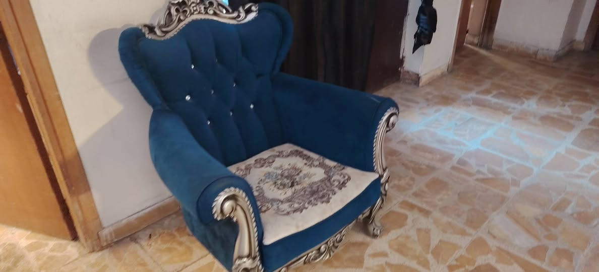طخامة للبيع ١٠ قطع الأزرق اصلي  ملكي طلا ثابت تكمة قنفتين وأربع كراسي
الأسود ١٠ قطع قنفتين وأربع كراسي عنواني السيدية
مستعجل عليهم


**إذا كنت صاحب هذا الإعلان وتريد حذفه لأي سبب، رجاءا أرسل رسالة إلى الدعم الفني**