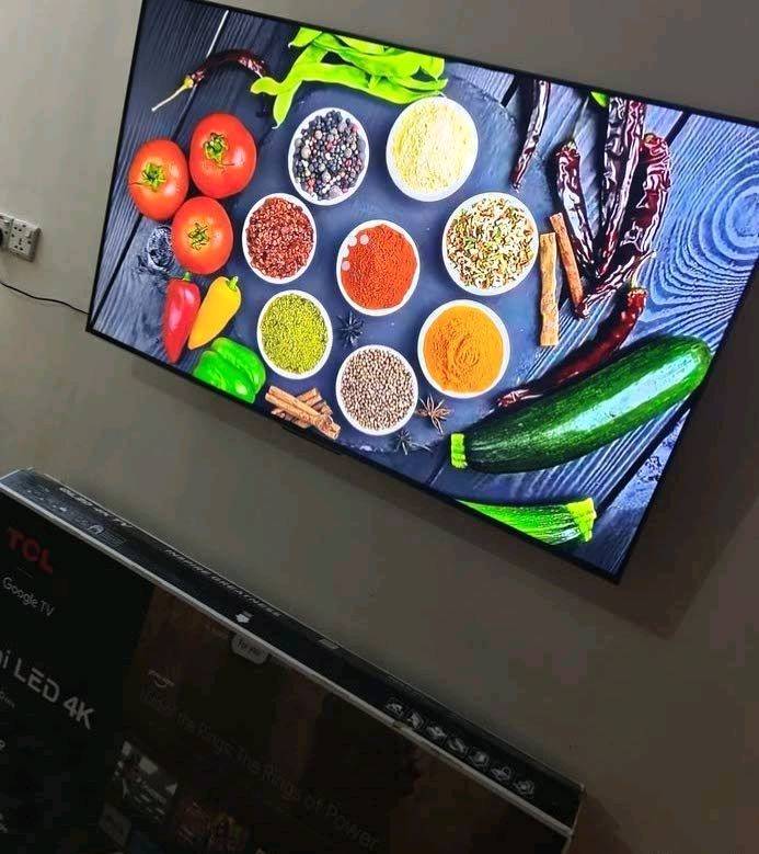 شاشة tcl c845 منلد حجم 55 نظافة 100 % مع كافة ملحقاته وكارتونته ووصل الضمان للبيع السعر 800 مجال بسبط عنواني بغداد اي استفسار عالرقم ***********