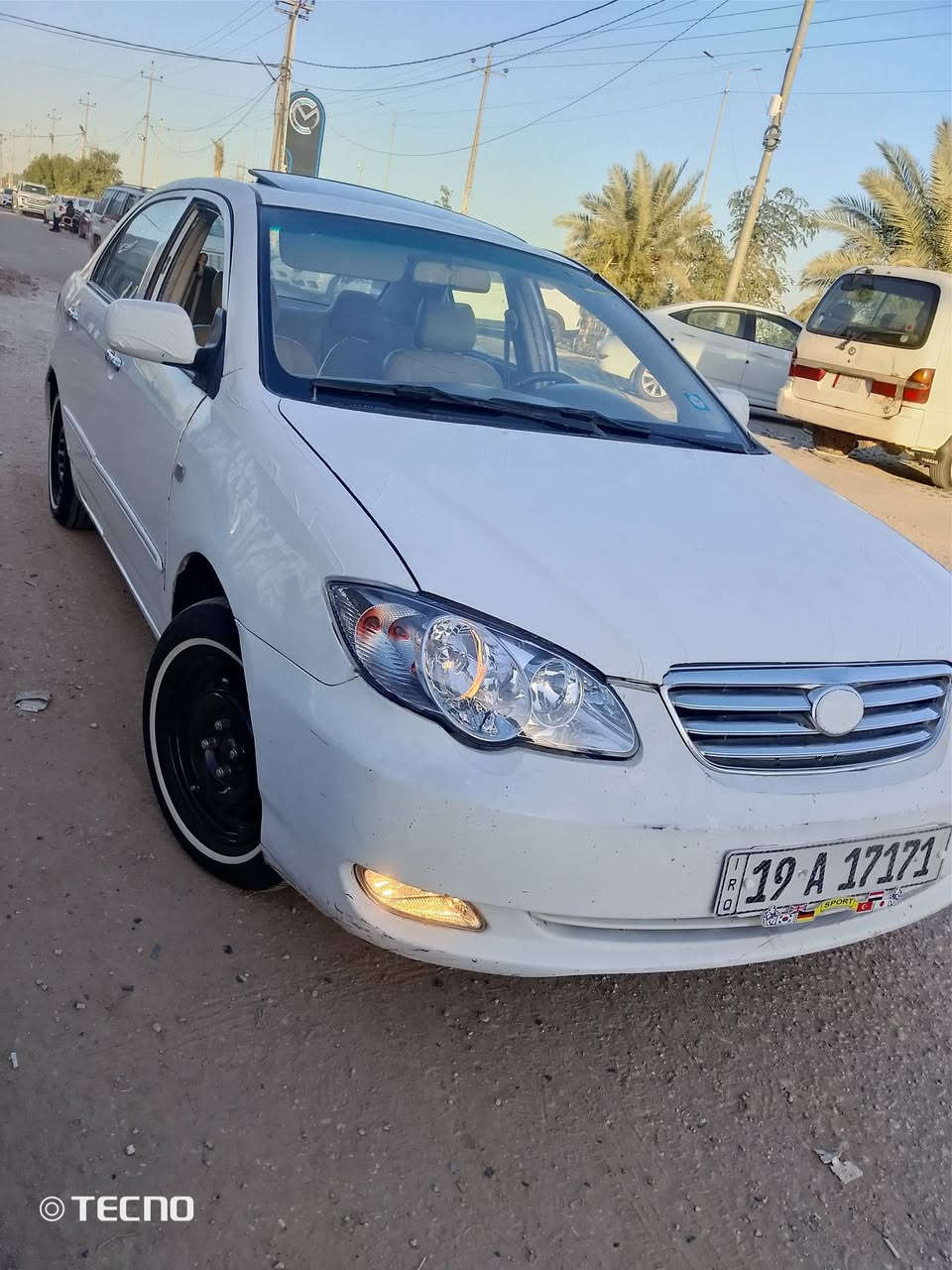 سلام عليكم بيوايدي كير عادي للبيع موديل 2013 جاهزه السياره مكينه كير حداديه تبريد كله جديد تخم تاير صارله 3 تيام شده ابو الخطه بيه جاملغ خلفي بس لاوصل لاحوض ولاشاصي رقم كربلاء دولي سنويه لل30 السعر ب 57 وبيه مجال للطيبين مستعجل على بيعته عندي مريض مكاني نجف الاشرف رقم موبايل ***********
