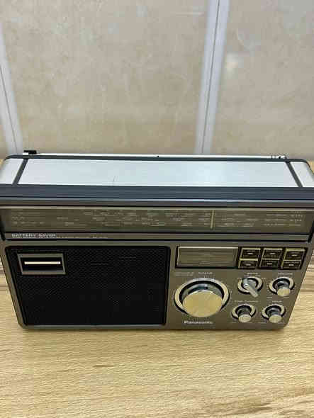 بعد اذن الآدمن
راديو باناسونك GX 10II الحجم الكبير صنع ١٩٨٠
يعمل على الكهرباء المباشر او بطاريات الحجم الكبير عدد 5
اربع موجات Fm-Mw-Lw-Sw
نظام توفير الطاقة للبطارية
نظام AFC لتحسين استقبال القنوات
للحجز مراسلة الصفحة او مراسلة واتساب على الرقم ***********
#الجميع
