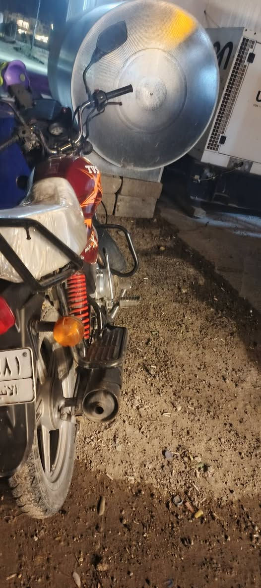 السلام عليكم دراجه tvs الدراجه كلش نضيفه وما ناقصها اي شي ومسجلة وكامله لوحه وسنويه محرك 150

السعر 1250 مليون وميتين وخمسين
للتواصل ***********
