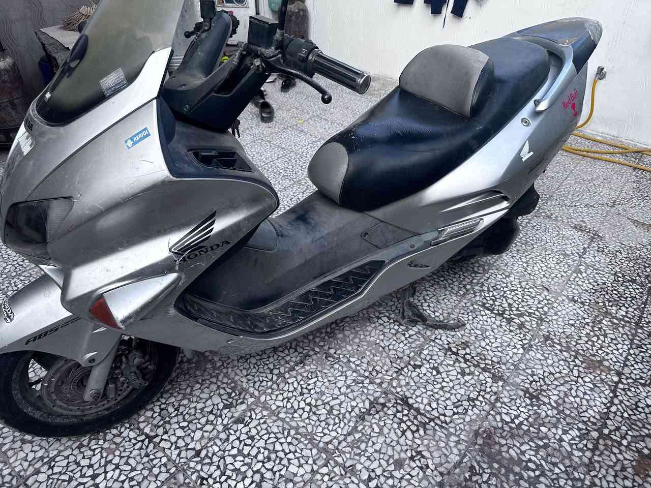 فورزة 06 للبيع ب 600 الف
الكفر نضيف مثل الصور كامله ما ناقصها شي 
مكاني نجف حي النداء ***********
