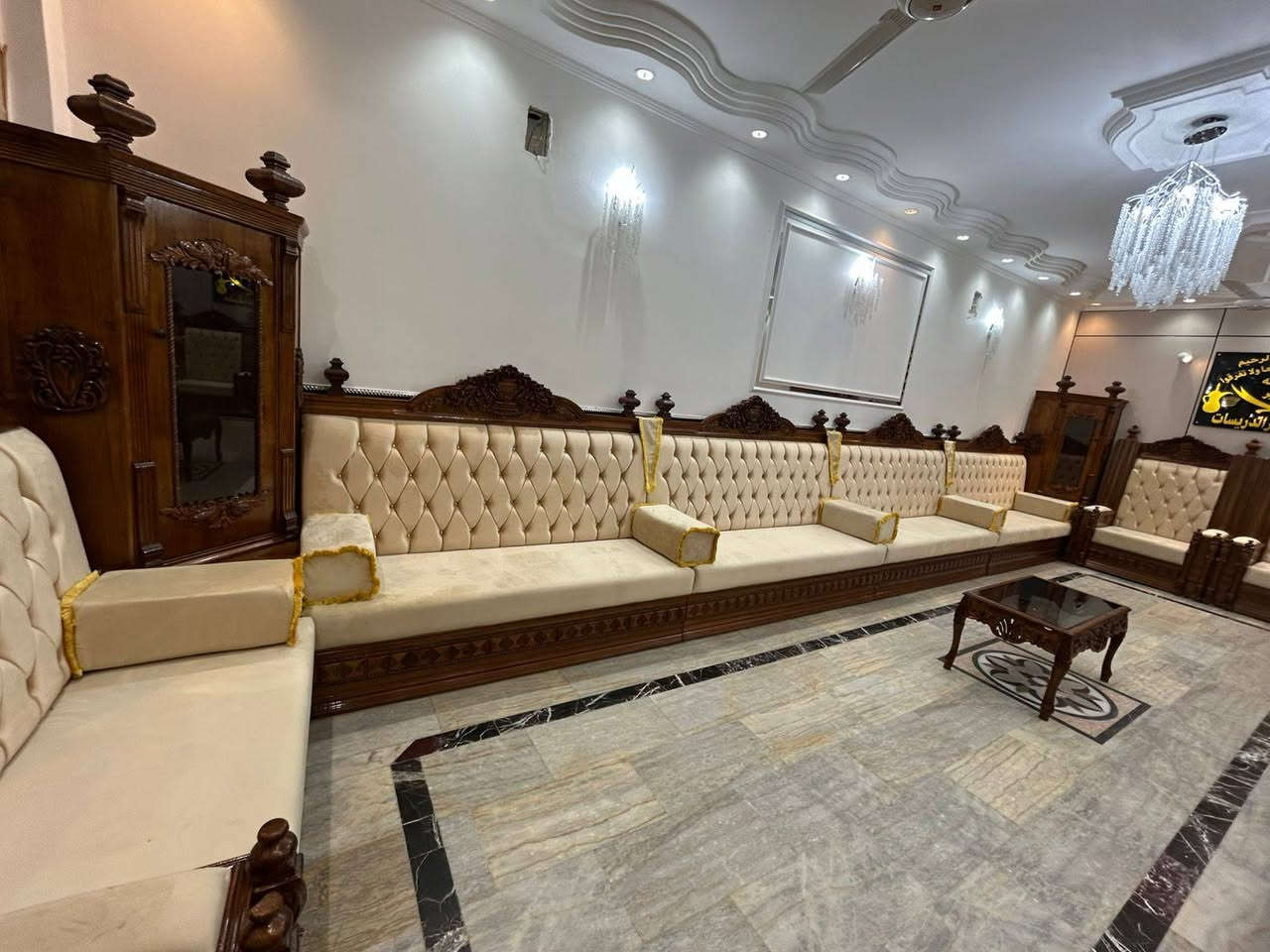 معمل نجارة الايهم 
⚜️ديوان حديث بأسلوب معاصر ومميز⚜️
تم تسليم طلب احد الزبائن في الحبيبية الى الاخ حسن 
 شايف كل الخير 
***********

حسب طلب الزبون والمساحه المطلوبه🔨✂️
كادر محترف في التصميم والتنفيذ 👌
يوجد كادر متخصص لأخذ القياسات 📝

مصنوع من ارقى الاخشاب الطبيعيه👍
من خشب الچام الروسي المجفف🌞
والسنديان الامريكي 👌
والزان المصري ⚒️
خامات واقمشه مستورده جيدا جداً🛋

قماش خاصيه waterproofing

امكانيه تغيير لون الخشب والاقمشه حسب رغبه الزبون

العنوان - بغداد بسماية الشارع العام مقابيل مستشفى الجامعة اللبناني

للاستفسار يرجى مراسلتنا على بريد الصفحه📩
خدمة اخذ القياس مجانآ
خدمة النقل والشد مجانآ 🚚
او الاتصال📞
***********
***********📲
