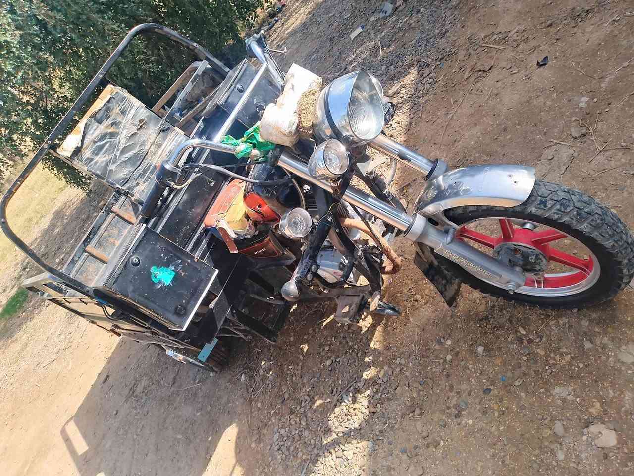 سلام عليكم ستوته لبيع 2021وراق اصولي  مكفواله من ركبه وشاصي شوفت عينك ستوته مكاني بابل المسيب سعره 1500 وبيه مجال قليل حك جيه  ***********
