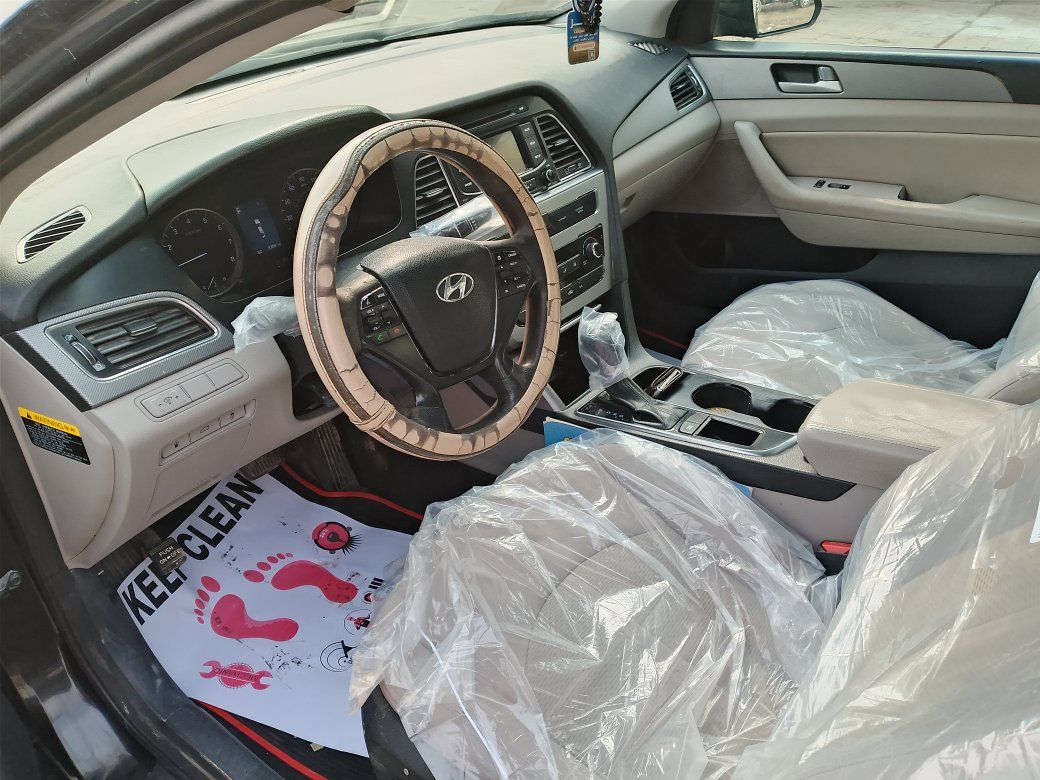 سلام عليكم 
سوناتا 2015 امريكي 
محرك 2400
رقم بابل
والسيارة حادثها جاملغ الامامي الأيسر صبغ فقط لا الغود ولا شواصي ولا حتى البنيد 
السيارة ليبل واحد 
السعر 105 بيه مجال
***********
