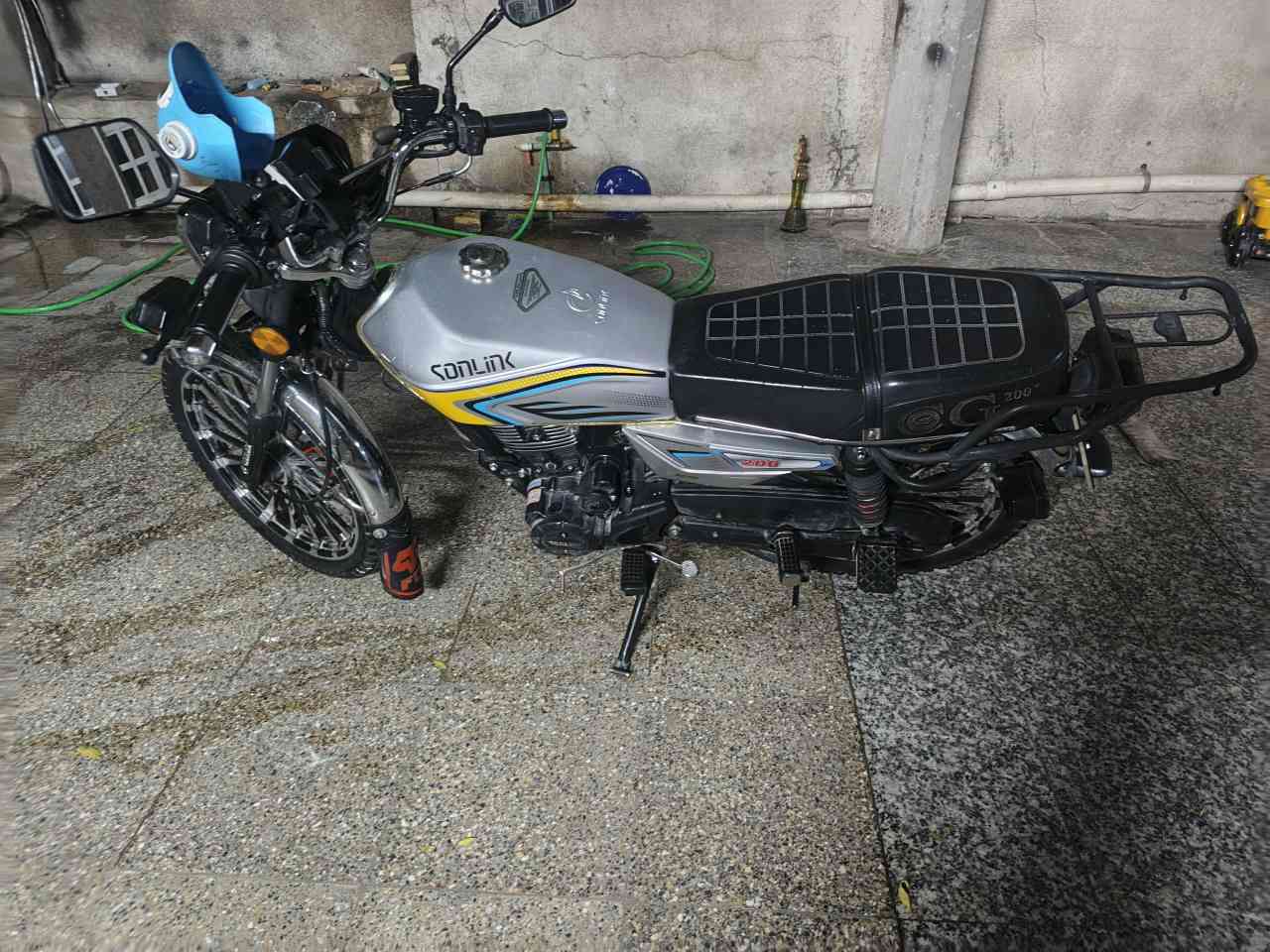 سلام عليكم دراجة ايراني ٢٠٢٥سيفان نضيفة نقص بس الدبلات الامامية وستاند التليك والبقية مكفولة ***********الشعب شارع الصحة بغداد, العراق
