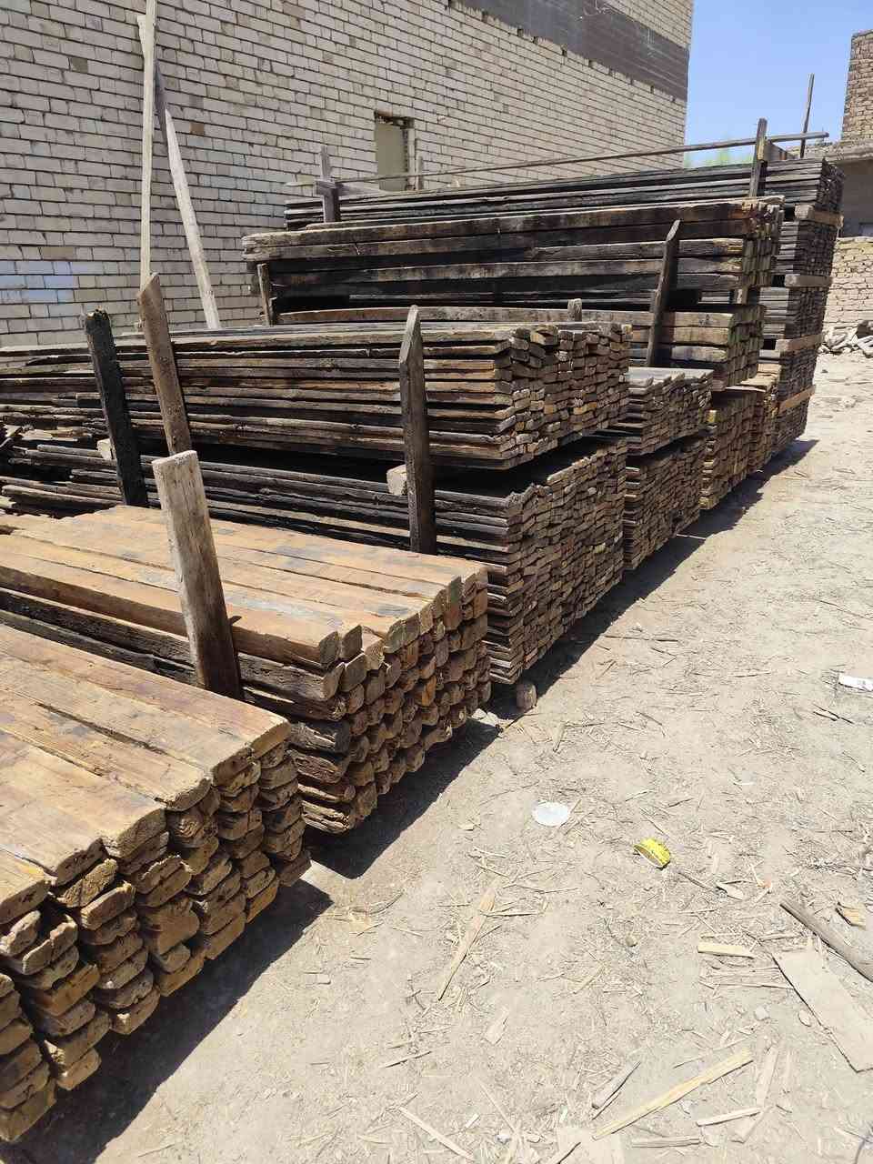 قالب خشب مستعمل للبيع نضيف العدد 17ونص الاطوال11مكعب والباقي مقاصير العنوان بابل هاتف ***********
