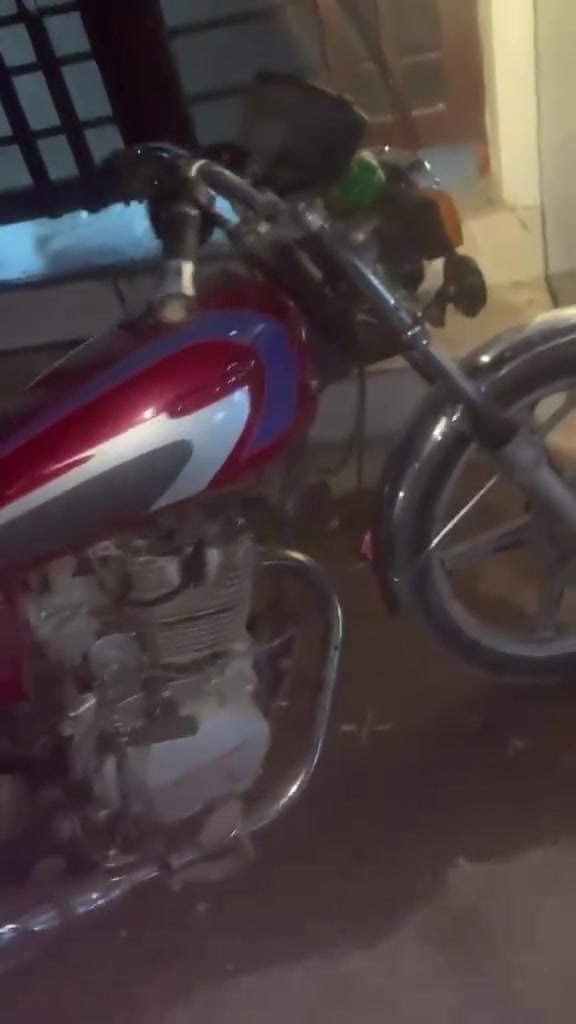 السلام عليكم
ايرانيه للبيع الدراجه كلشي مابيها نقوصاتها اشاير هيج يعني أشياء بسيطه نكره هندر و نكره سلف  شاهد الله رايد ابيعها لان عندي ظرف ومستعجل على بيعتها
سعرها : ٣٥٠ ربي مجال بسيط للشراي
متواجد واتساب و هاتف / ***********
