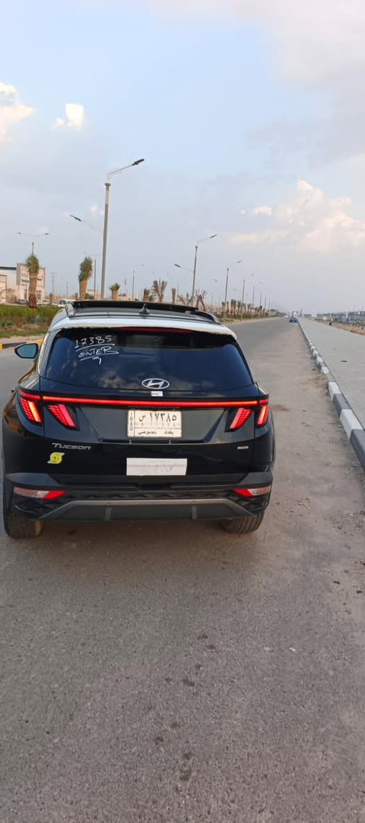 السلام عليكم للبيع توسان موديل 22 وارد امريكي رقم بغداد حره تحويل راعيها بالبصره فول مواصفات بانوراما تشغيل من بعد كشنات تدفع تبريد خمس كاميرات تتقدم وترجع بالريموت ماكينه جير كفاله حادثه مثل ما موضح بالصوره سياره جديده وجاهزهم تاير حداديه*********** سعره 175 وبيه مجال قليل
