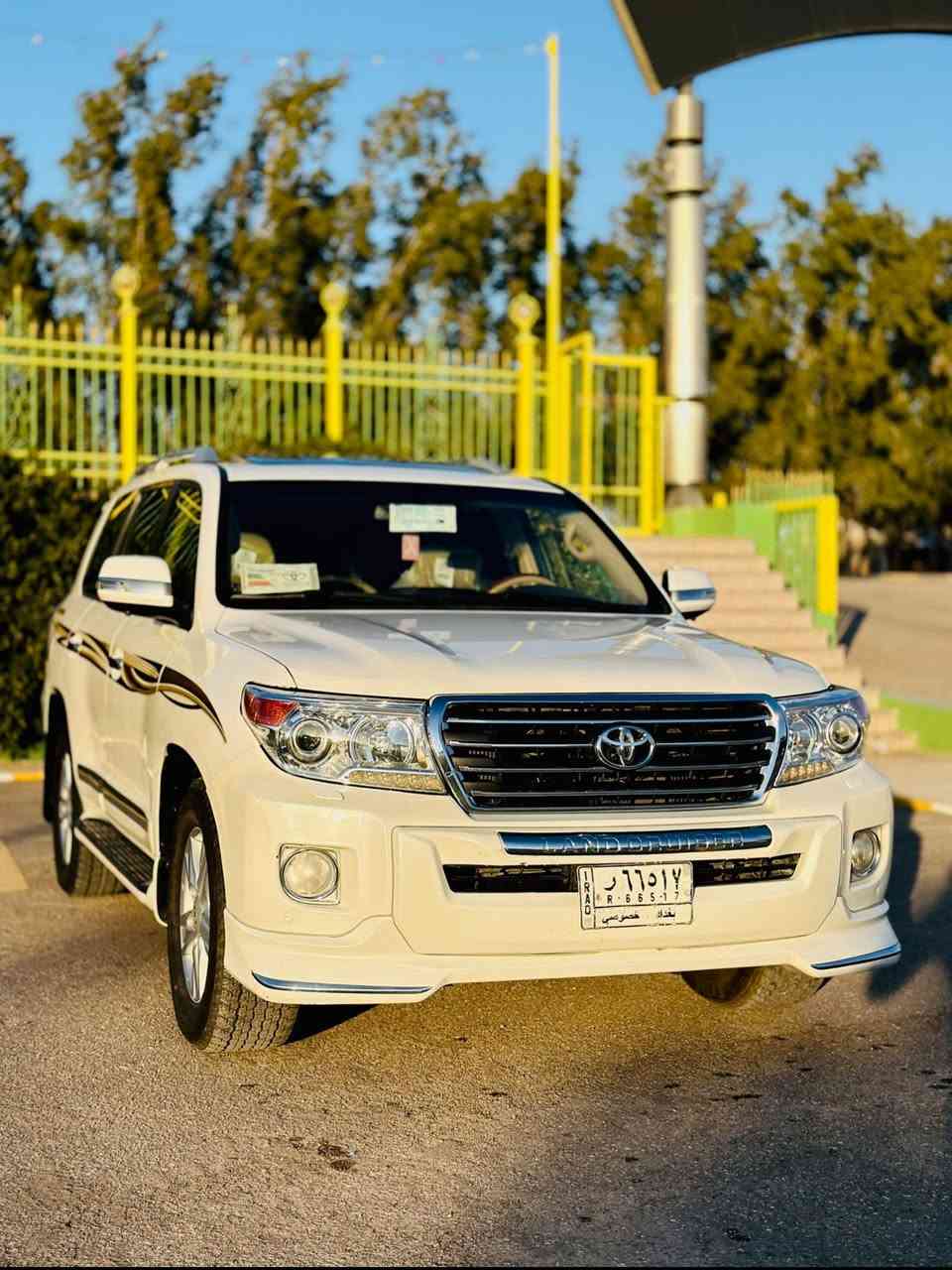 السلام عليكم ♥️ 
لاندكروز 2013 
الفئه : بريم 
حجم المحرك : 6 سلندر  
عدد المسافات 112 الف حقيقي 
كفاله عامه 
——————-
الموصفات 
*شاشه 
*مري شفط 
* بصمه ابواب 
*كامرا خلفيه  
*زراك لايت 
*حساسات خلفيه + اماميه 
* ثلاجه 
* كشنات 3 حركات  
* 8 ايرباكات 
* 3 قطع تبريد 
___ 
سياره بيها بارد اصبع بجاملغ فقط وباقي كفاله سونار موجود بيها راسلني وتساب ادزلك سونارها 
السياره نضيفه كلش 
السعر 355 وبيها مجال 
مكان السياره بابل 
***********
