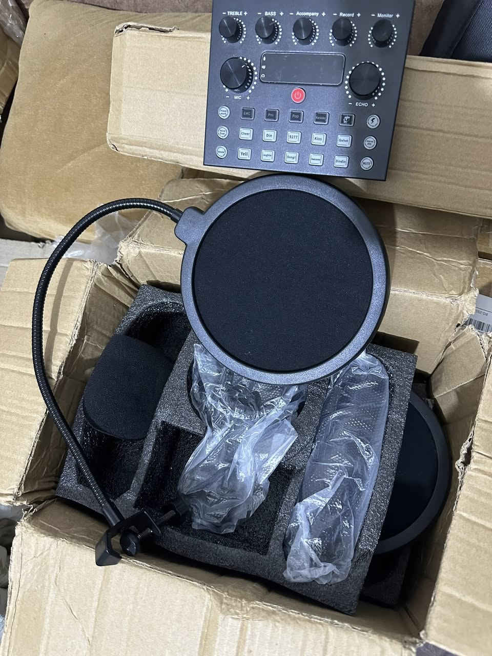 جهاز كلارنيت وجهاز مكسر صوت مزدوج وكيتار للاستفسار ***********
