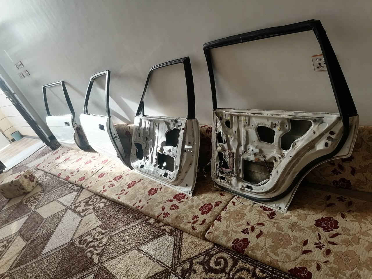 بيبان ترهم سيدان ارنب
شرط لا صبغ وله خياس وله ضربه
سعر 200 وبيهن مجال

***********

