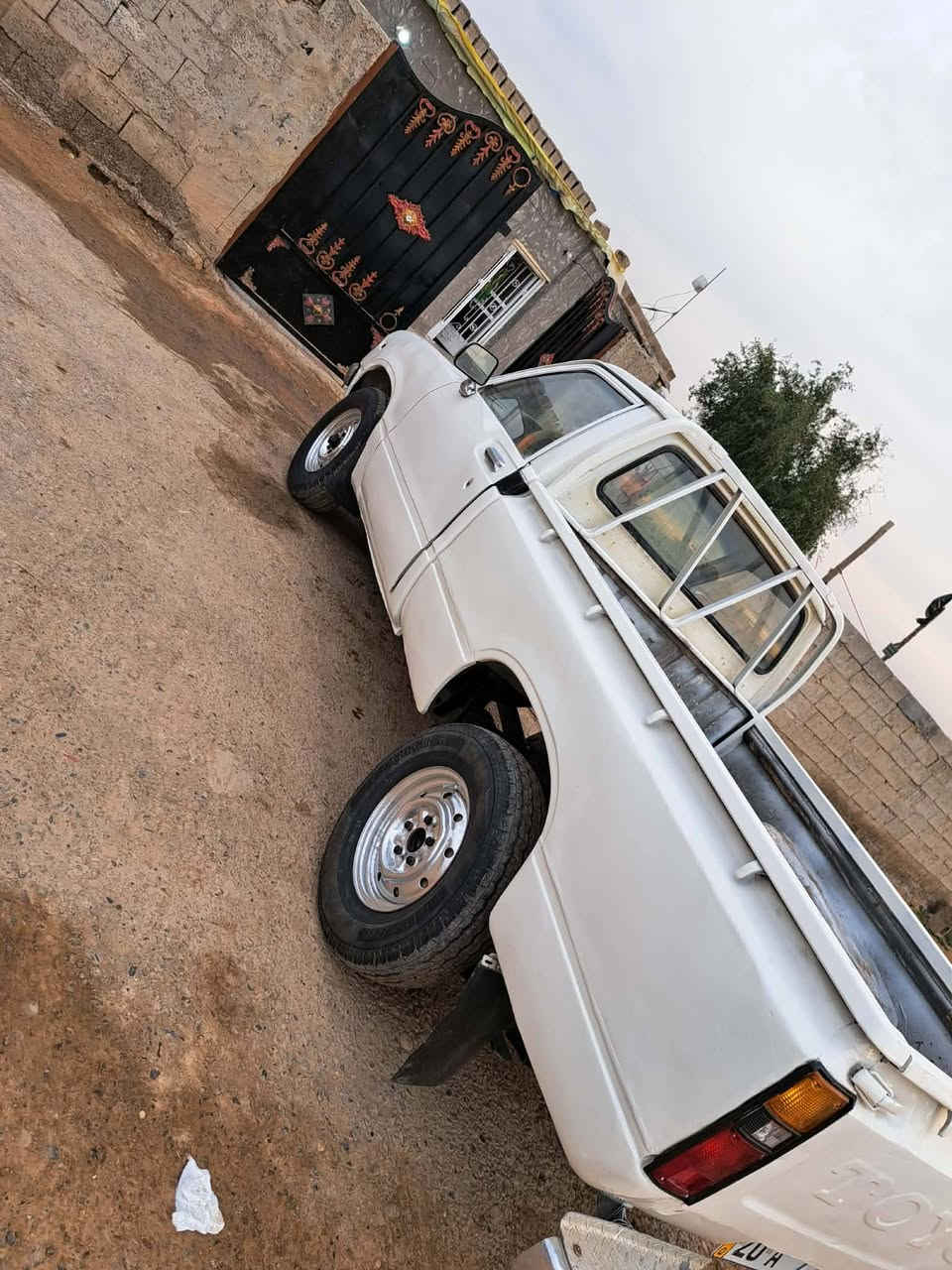 يا الله سلام عليكم للبيع بيكم موديل 80 سياره كير مكينه اكسل خير من الله رقم نكليزي ديالى سياره معمره جديد سياره خير من الله مكان سياره بغداد جسر ديالى طقاطع لنهروان   سعر 35  لستفسار على رقم ***********
