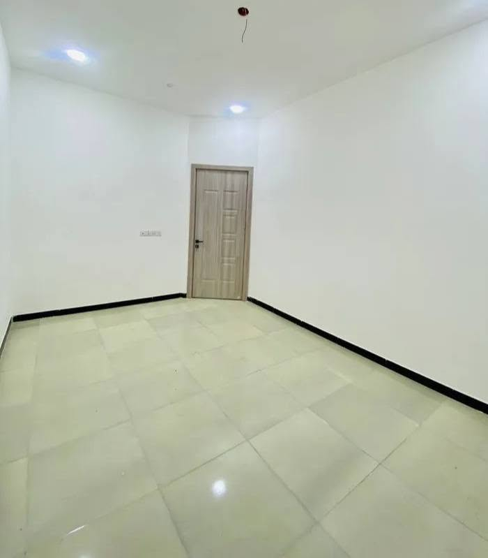 منزل للبيع – أبو الخصيب / أبو الجوزي
إذا تبحث عن بيت حديث وجاهز للسكن، فهذا الخيار يستحق المعاينة.
📍 الموقع: البصرة – أبو الخصيب – أبو الجوزي – قرب معمل ثلج اللامي
📐 المساحة: 150 م²
 طابق ونصف
 3 غرف نوم
📄 السند: طابو عراقي صرف
 شارع 10 متر
 المواصفات: 
 بناء درجة أولى 
صبغ جوتن كامل
أبواب تركية درجة أولى
شبابيك ألمنيوم
 منظومة غاز
 ماطورات وبوسترات صاعد ونازل
 مقطورة ماء إسالة ومقطورة ماء للشرب
سخان ماء (كيزر) مركب وجاهز
كهرباء شغل درجة أولى
 جاهز للسكن مباشرة
 السعر: 140 مليون دينار عراقي
📞 للاستفسار والمعاينة:
***********

