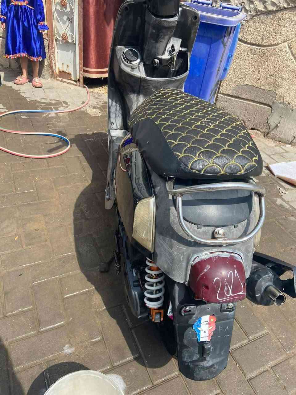 السلام عليكم
الدراجه مكينه مفتوحه علمود كازكيت وياها منفيس يعني الدراجه الي يراجع عليها يكدر يرقمهه كهربائيات شغاله ماعده الاشاير سكن يشتغل عالي ناصي سلف شغال سعرها 650  وبيها مجال قليل
مكاني الحيانية
للتواصل ***********
