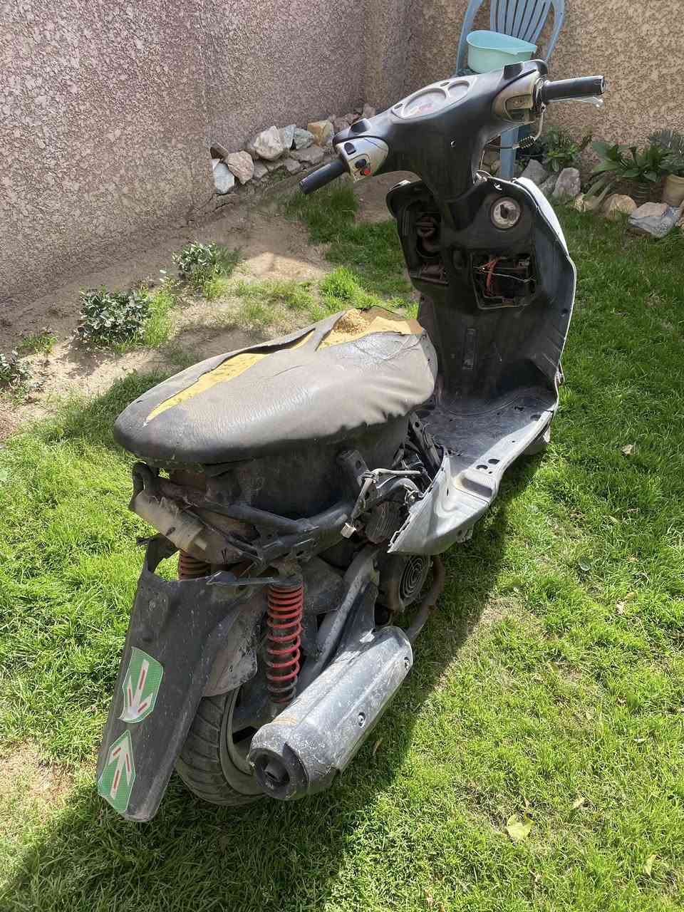 سلام عليكم
سكنس 140 كابريتر 
الدراجه متروكه بـس شغاله نكره 
تاخذها مني تشتغل بـس يرادلها ترتيب 
مكينتها خرسه متنسمع شلعه ومعدل 
رايدها ب400 مكاني صليخ ال600
اي ستفسار ***********
