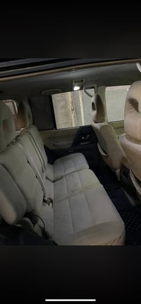 باجيرو موديل ٢٠٠٥ محرك 3000 مصبوغه حزام سعر ٧٥ أو مراوس  ٠٧٨٢٣١٨٨٠١٥